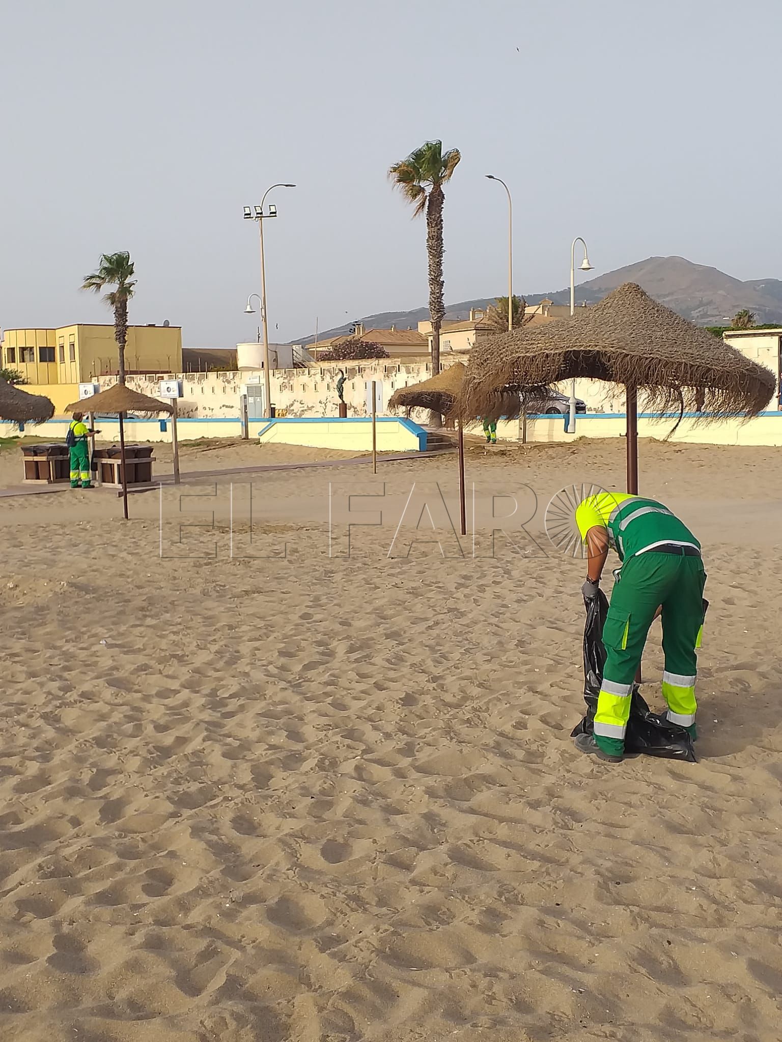 Servicio especial de limpieza y preparación para la Noche de San Juan en las playas de Melilla