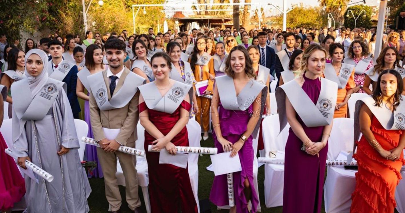 El V Pino acoge la graduación de los alumnos de Fisioterapia y Enfermería