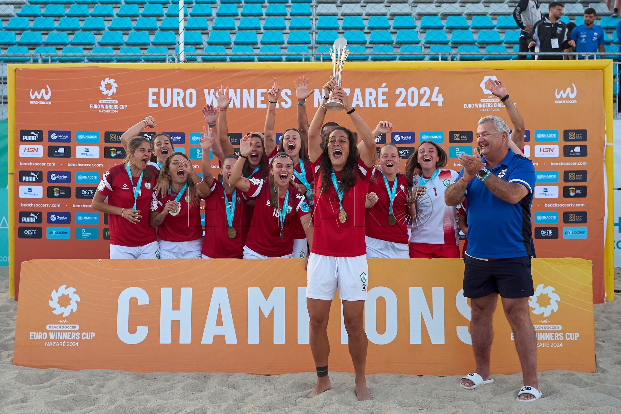 El fútbol playa femenino melillense reina en Europa
