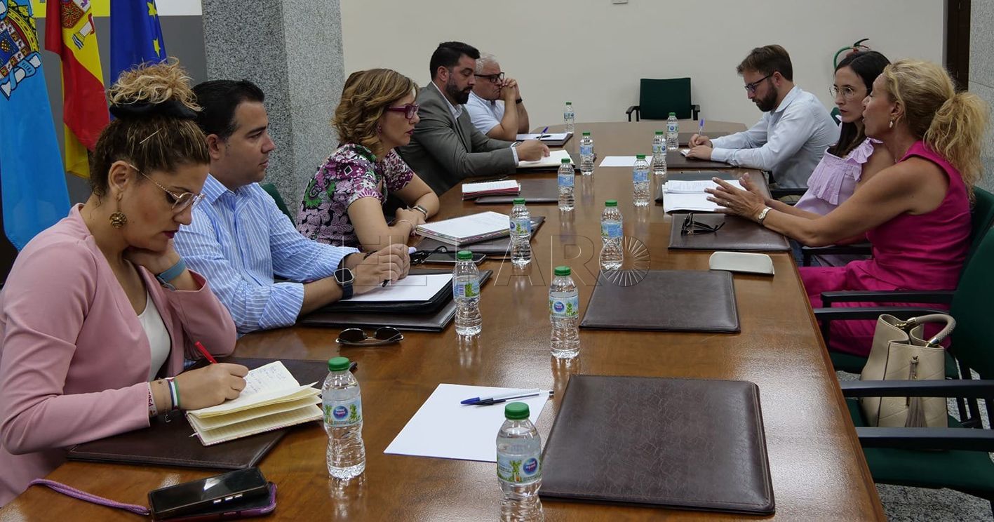 El Gobierno local acusa a la delegada de "no tomar la mano" en los planes de empleo