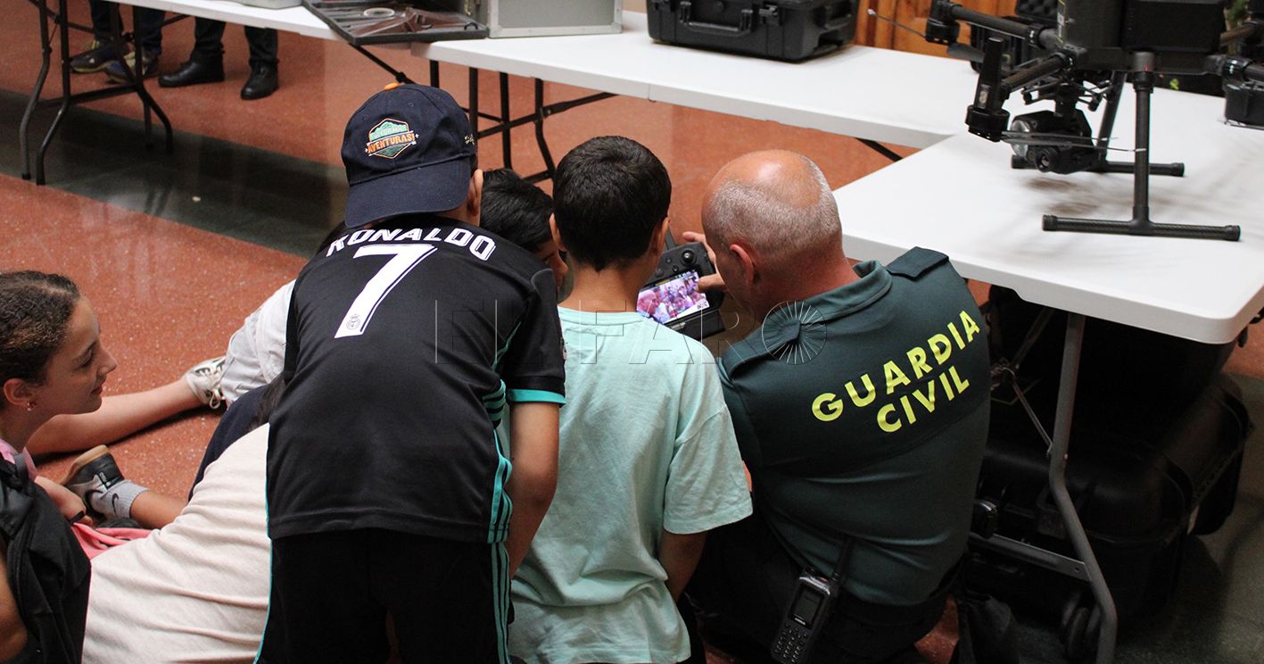 La Comandancia de la Guardia Civil acoge a alumnos y profesores del CEIP León Solá en una jornada de puertas abiertas