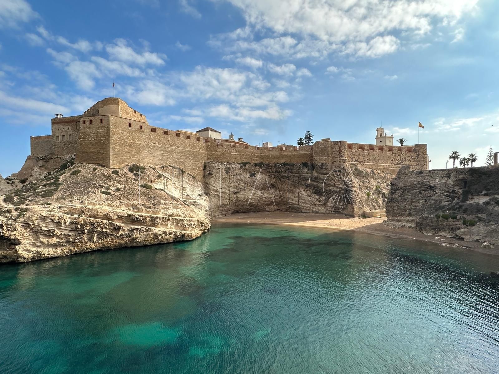 Un equipo de submarinistas mantendrán limpias las aguas de la Ensenada de los Galápagos
