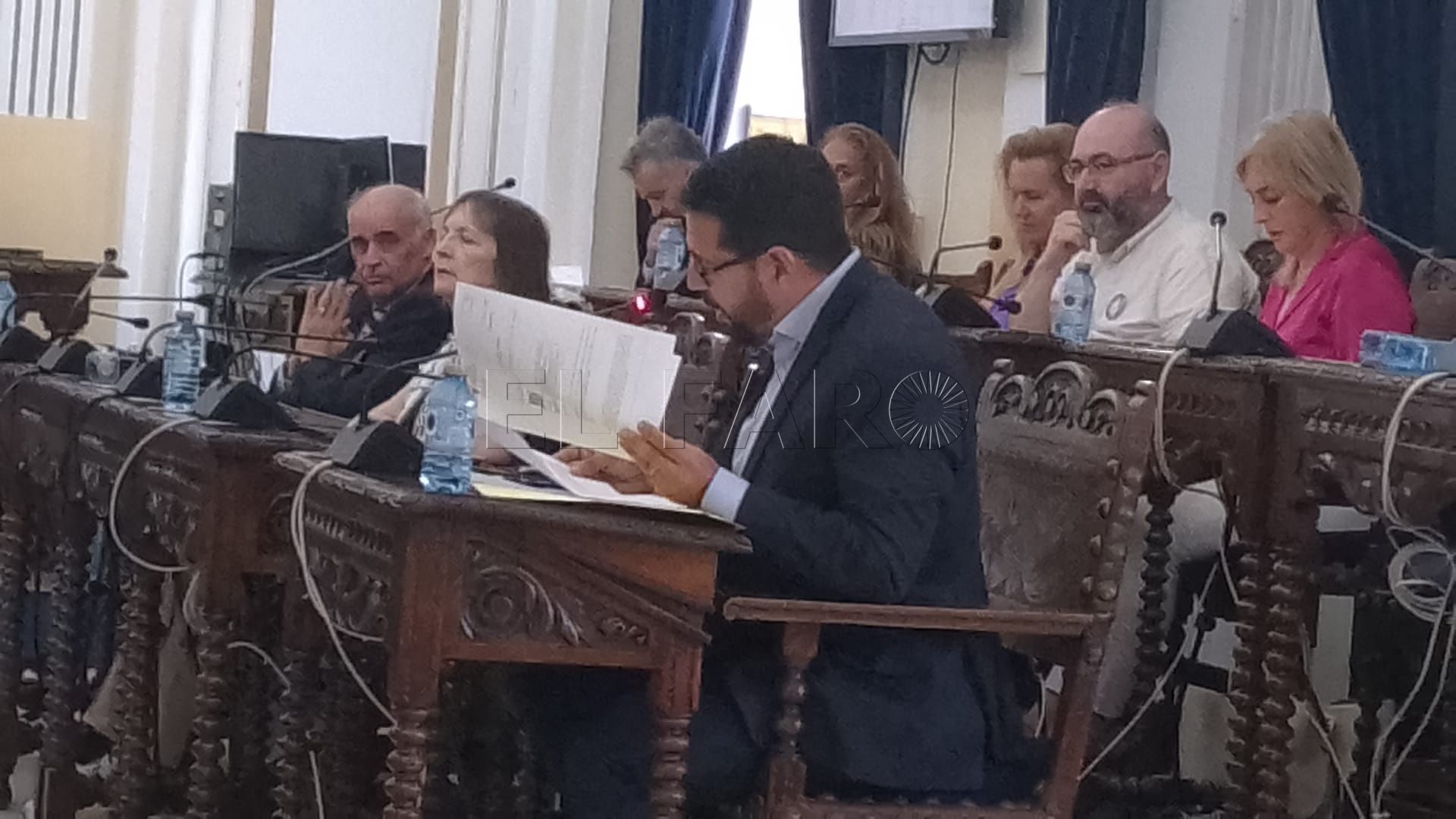 Azmani vuelve a atacar la contratación y los cargos de confianza del Gobierno