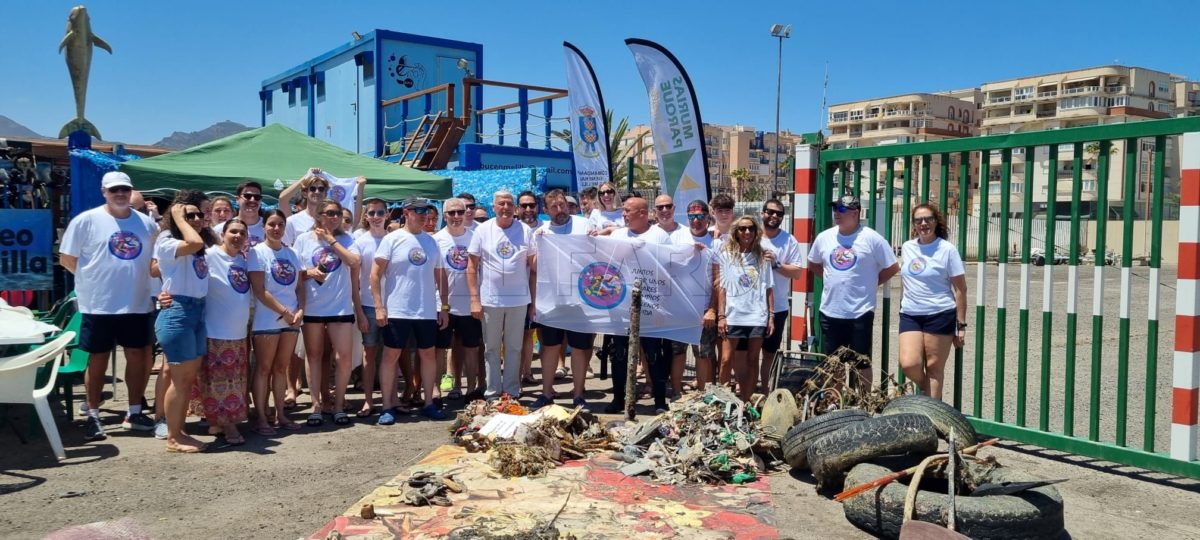 Buceo Melilla retira más de 450 kilos de residuos de los fondos marinos de Aguadú y Horcas Coloradas