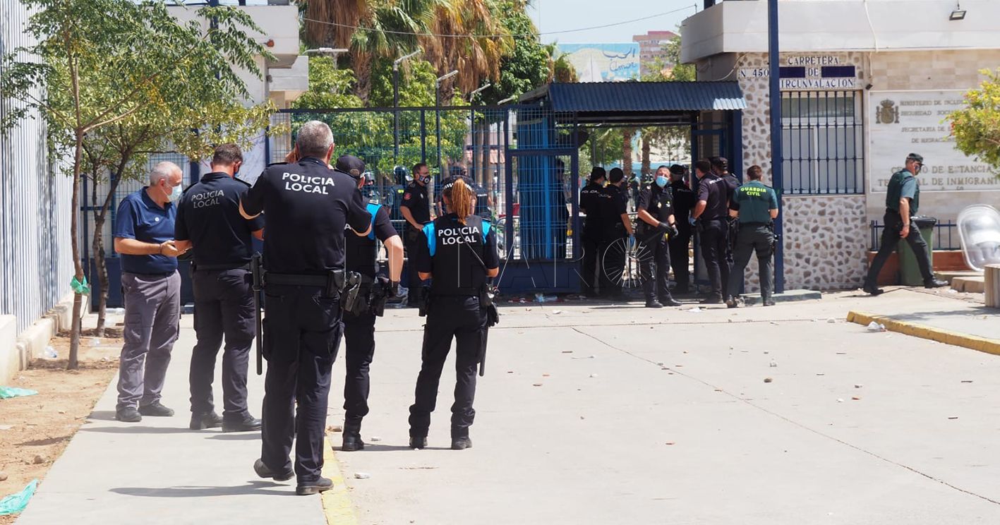 Principio de acuerdo entre Gobierno y Canarias para la reforma sobre el reparto de menores