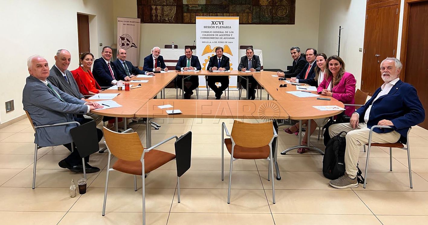 El Colegio de Agentes de Aduanas de Melilla celebra su centenario arropado por sus compañeros del resto de España