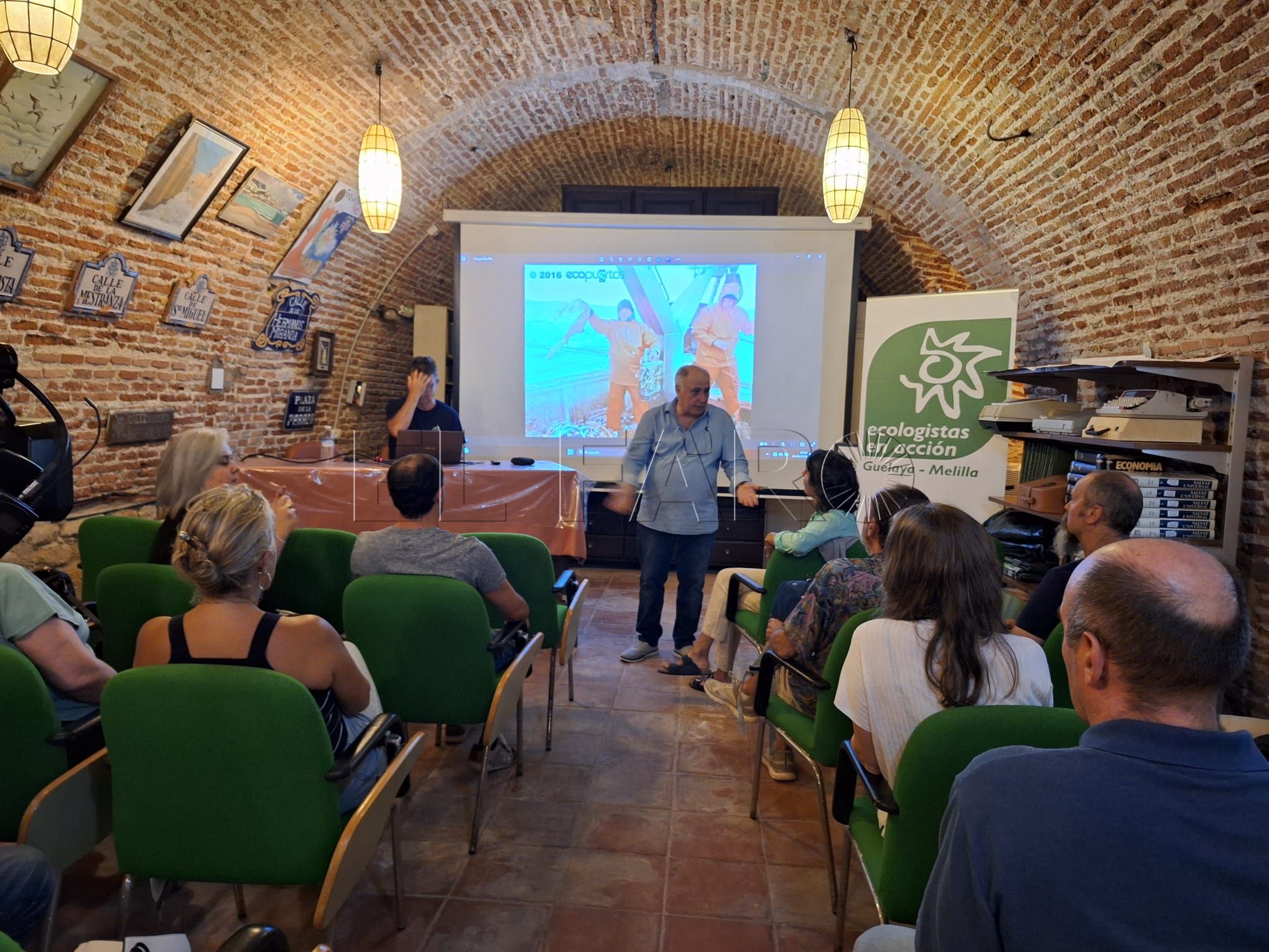 Charla organizada por Guelaya en torno a la presencia del velero Diosa Maat en Melilla