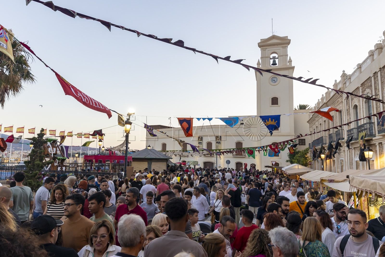Éxito rotundo del mercado renacentista en Melilla tras la ausencia de varios años