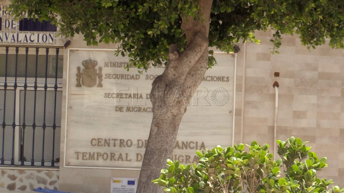 Vox carga contra el PP por su posición en materia de inmigración