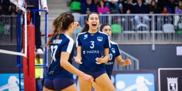 Irene Rodríguez celebra la consecución de un punto durante uno de los encuentros disputados con la escuadra madrileña del CV Madrid Chamberí.