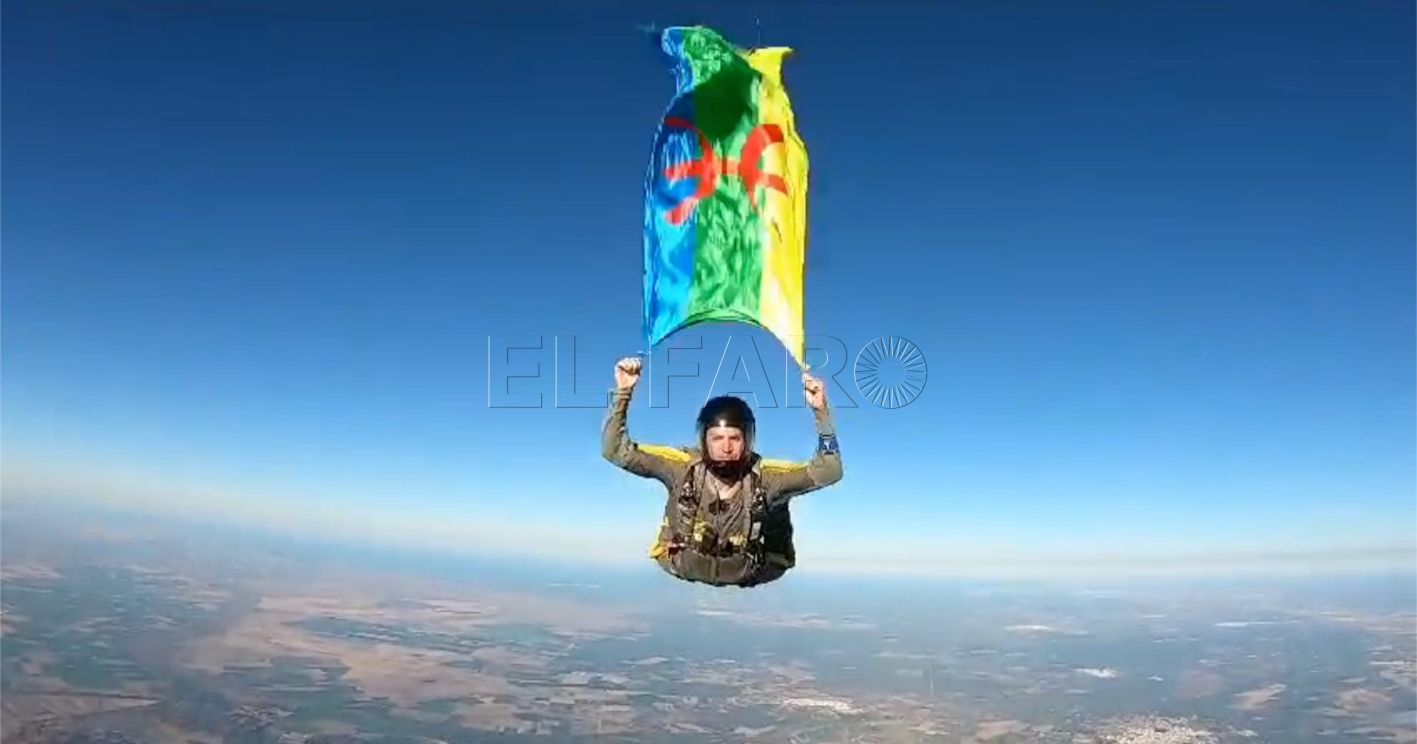 Un melillense aporta tres saltos en paracaídas para un récord mundial