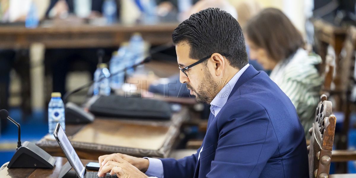 Amin Azmani afirma que el "manoseo de las oposiciones no puede salir gratis"