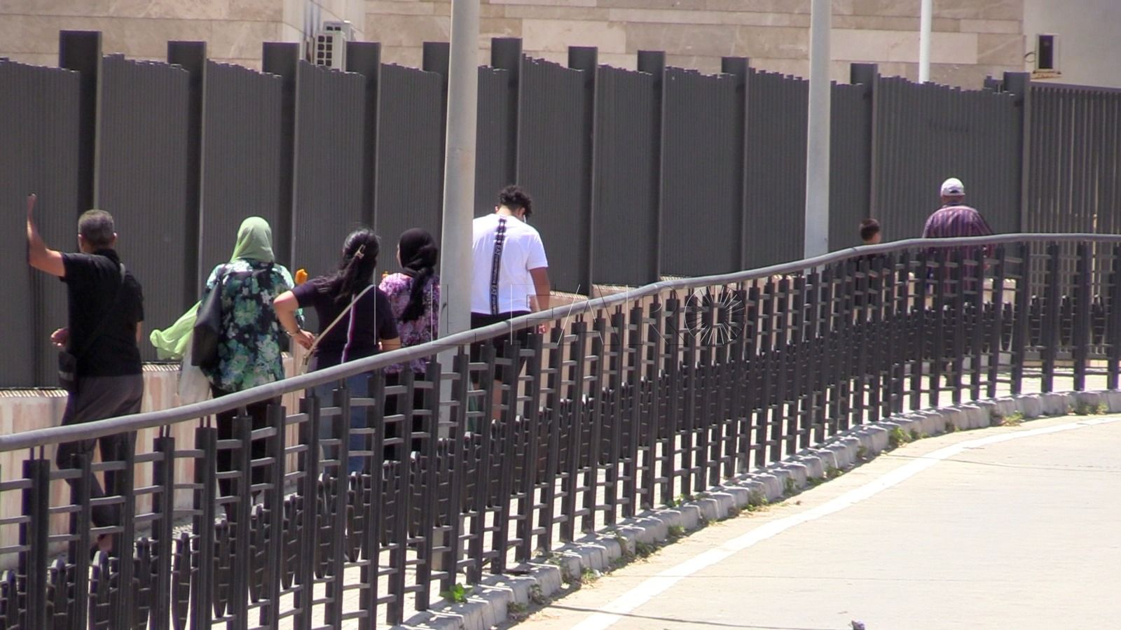 Medio Ambiente instala dos sombreados en los nuevos accesos de la Fontera