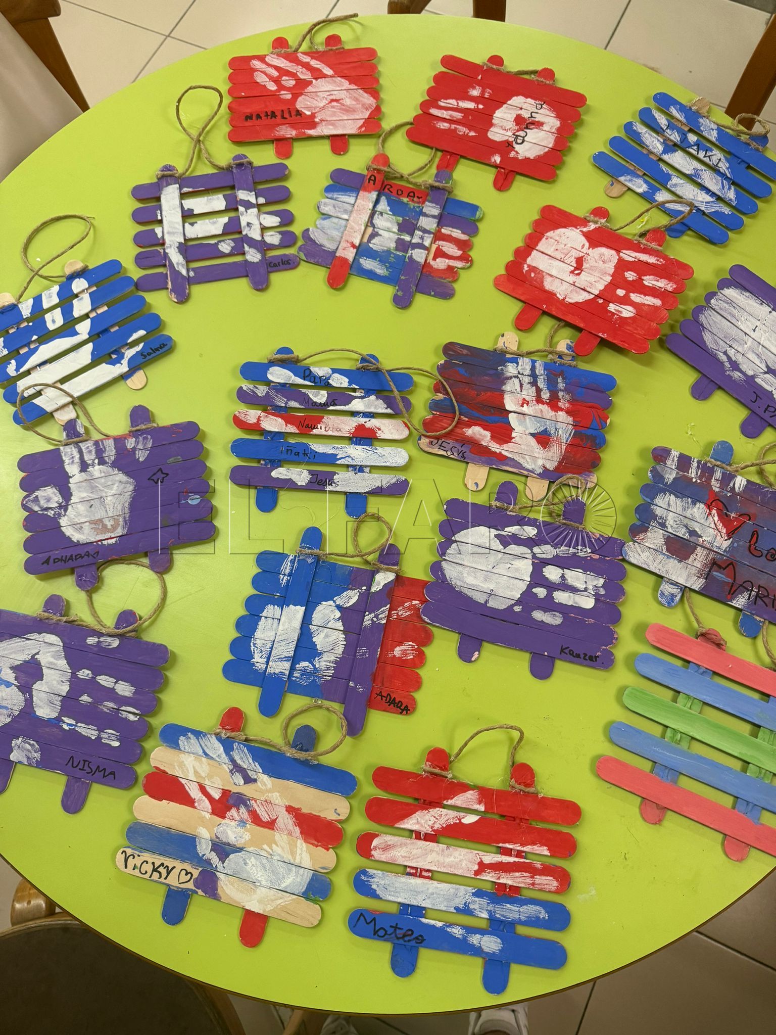 El taller 'Reciclaje' se desarrolla con una gran asistencia infantil en la Biblioteca