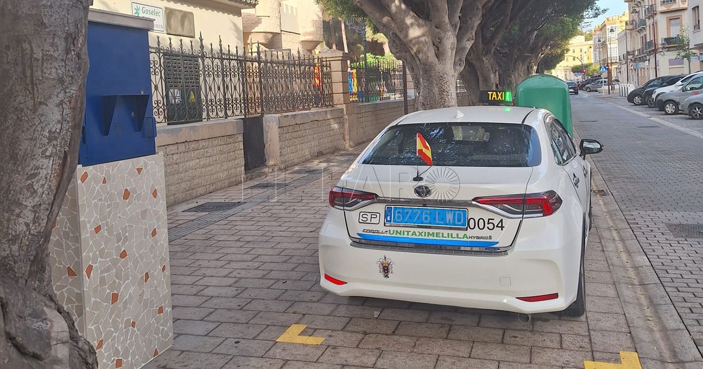 Los taxistas agradecen a la Ciudad el cambio de acera de la parada de General Marina