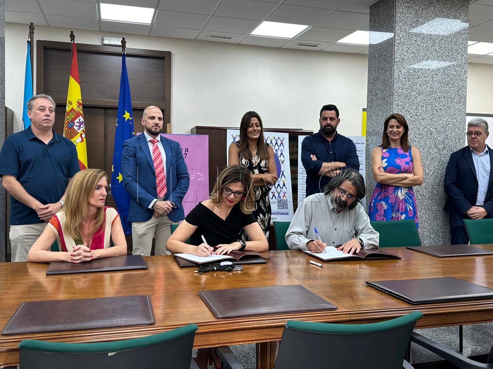 Delegación firma nuevos protocolos para extender el punto violeta por Melilla