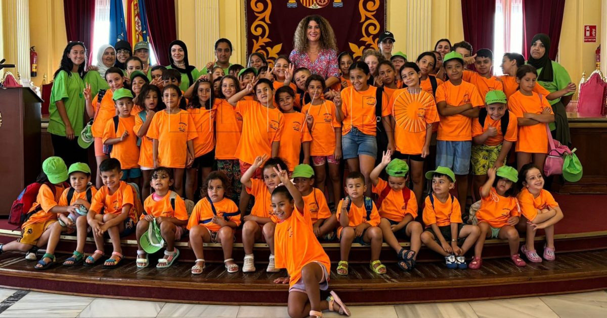 Los Reyes Magos, el tema central de la visita de las colonias de la Asociación Inserción a la Asamblea