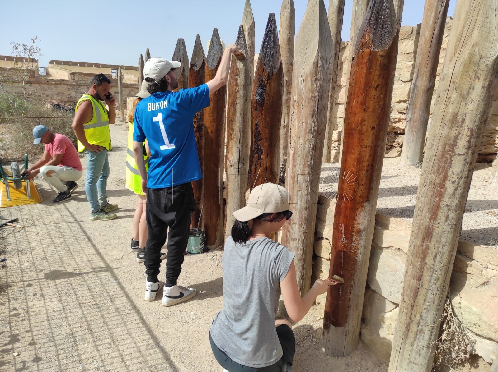 El Campo de Voluntariado Juvenil concluye su primera semana con los trabajos en el Fuerte del Rosario