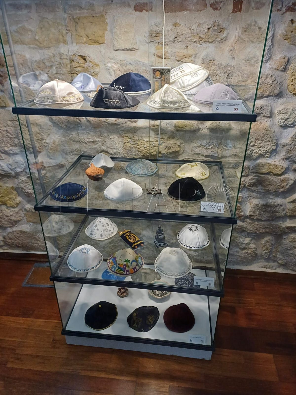 La exposición de la kippá, un ejemplo de la diversidad intercultural de Melilla