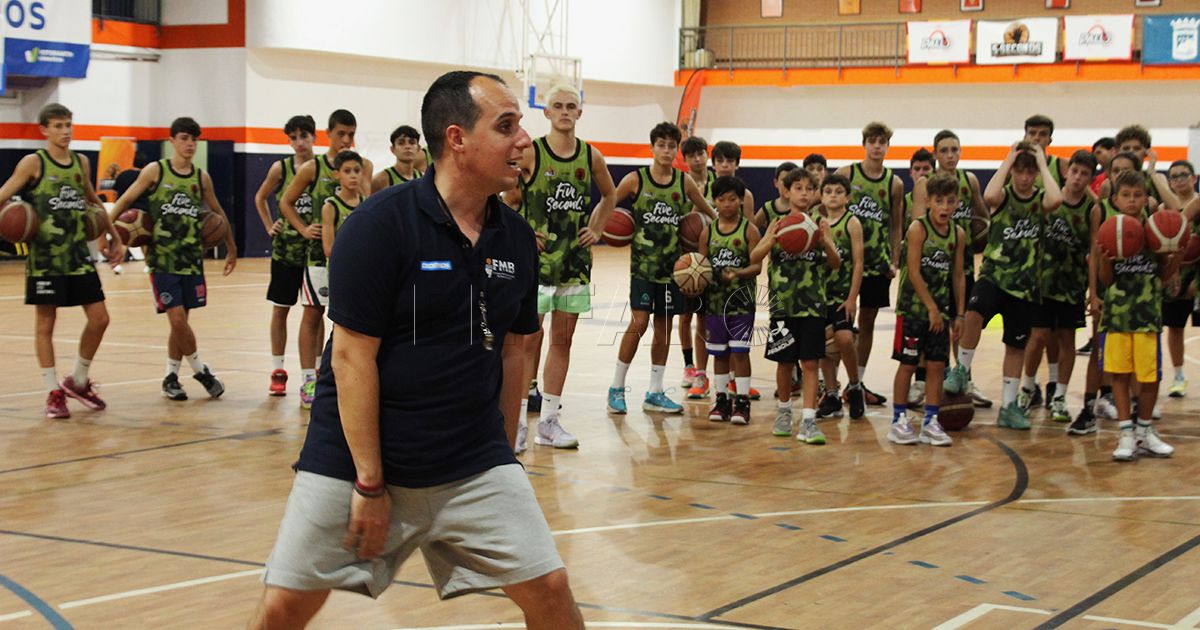 Paco Pino acude al Campus Universo5Seconds