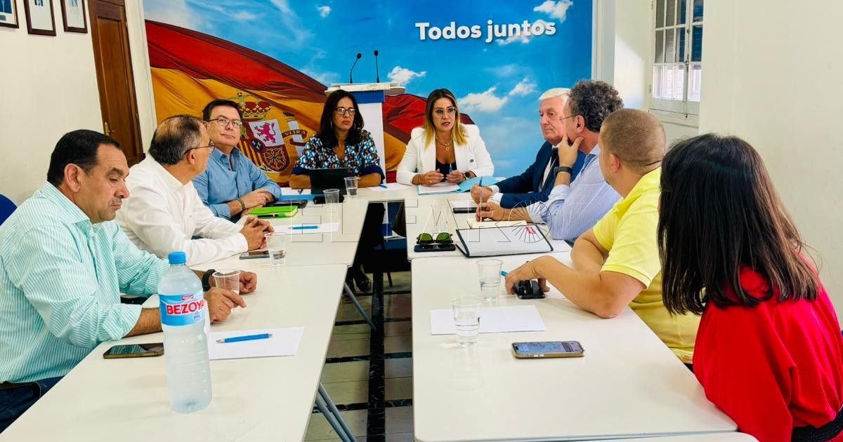 El PP explica a Cepromel su proyecto de aparcamientos perimetrales en la zona centro