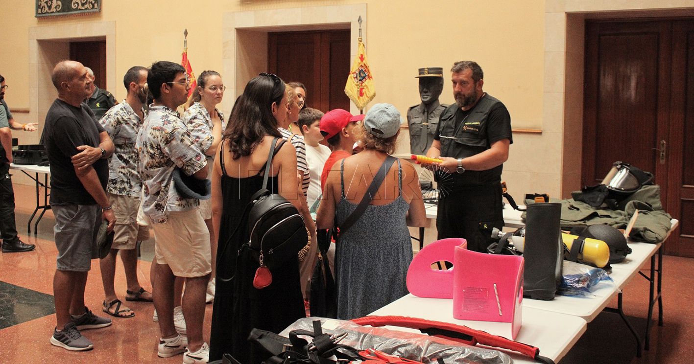 Jornadas de puertas abiertas con 'Veranos de abuelos y nietos' en la Comandancia de la Guardia Civil