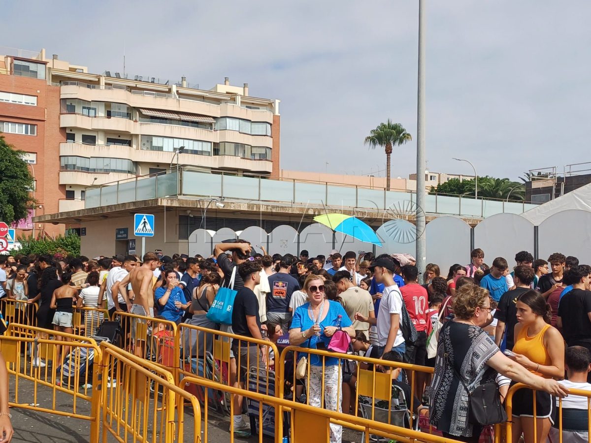 Caos absoluto en la venta de entradas para los conciertos de la Feria