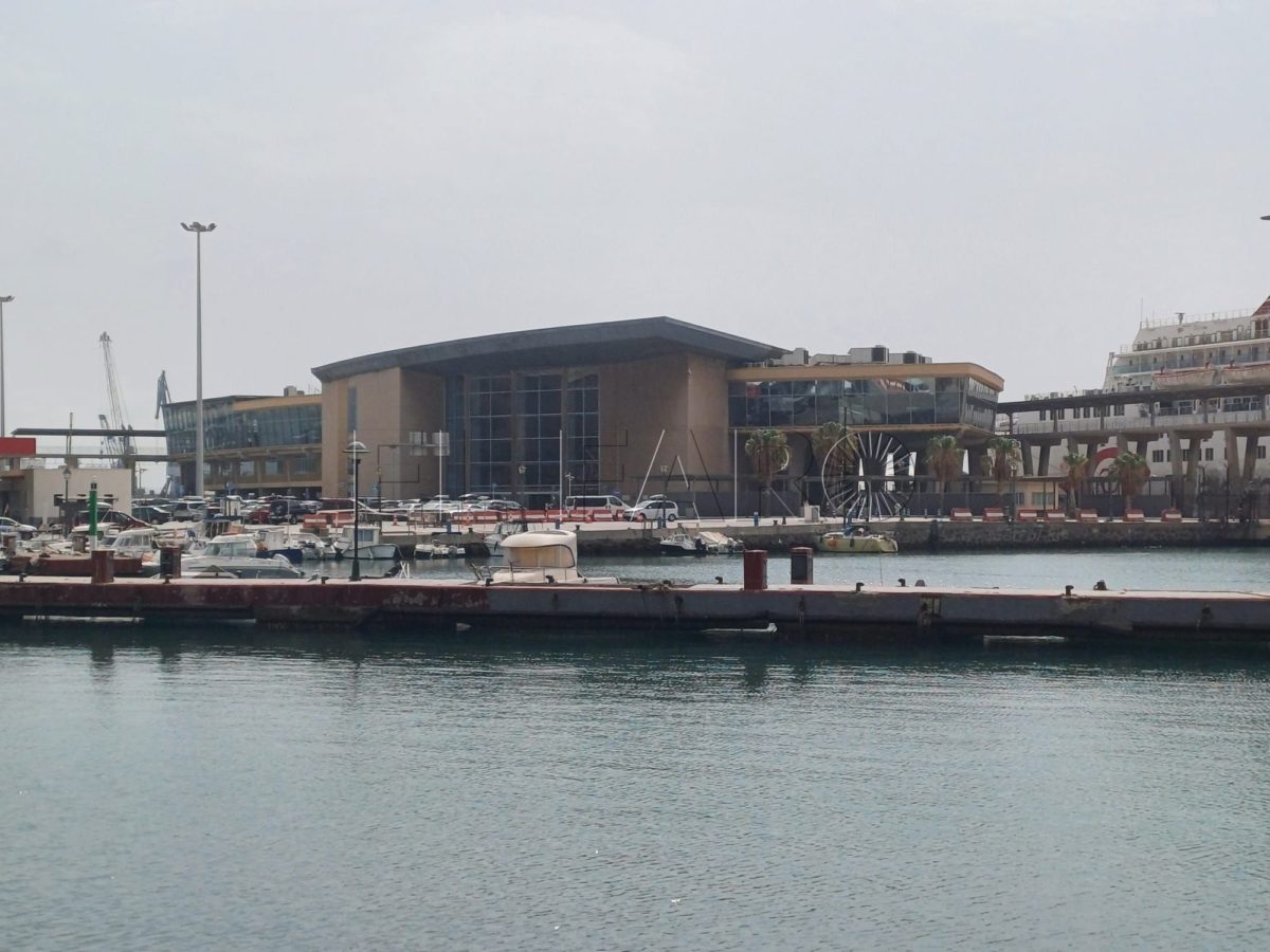 Viajeros denuncian la falta de climatización en la Estación Marítima de Melilla
