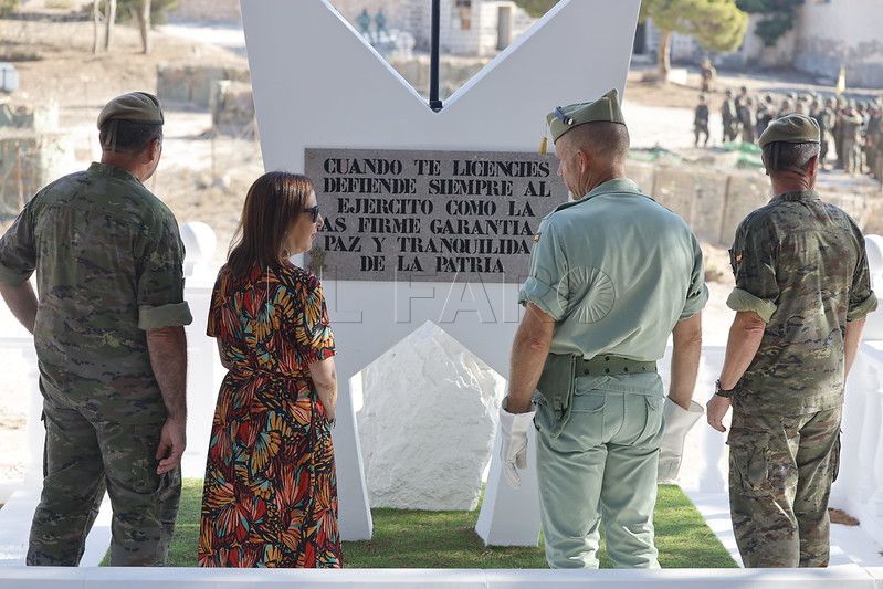 Robles se reúne con el personal de Regulares que irá en operación de apoyo a Irak