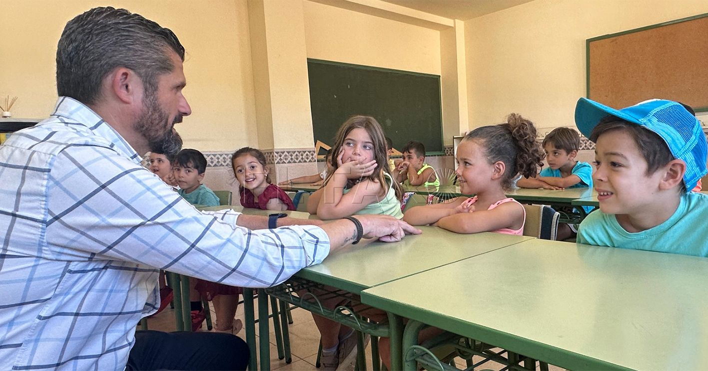 Bonnemaison visita el último taller de inglés 'Educa Verano' de CentrosD2 con 110 beneficiados de Infantil y Primaria