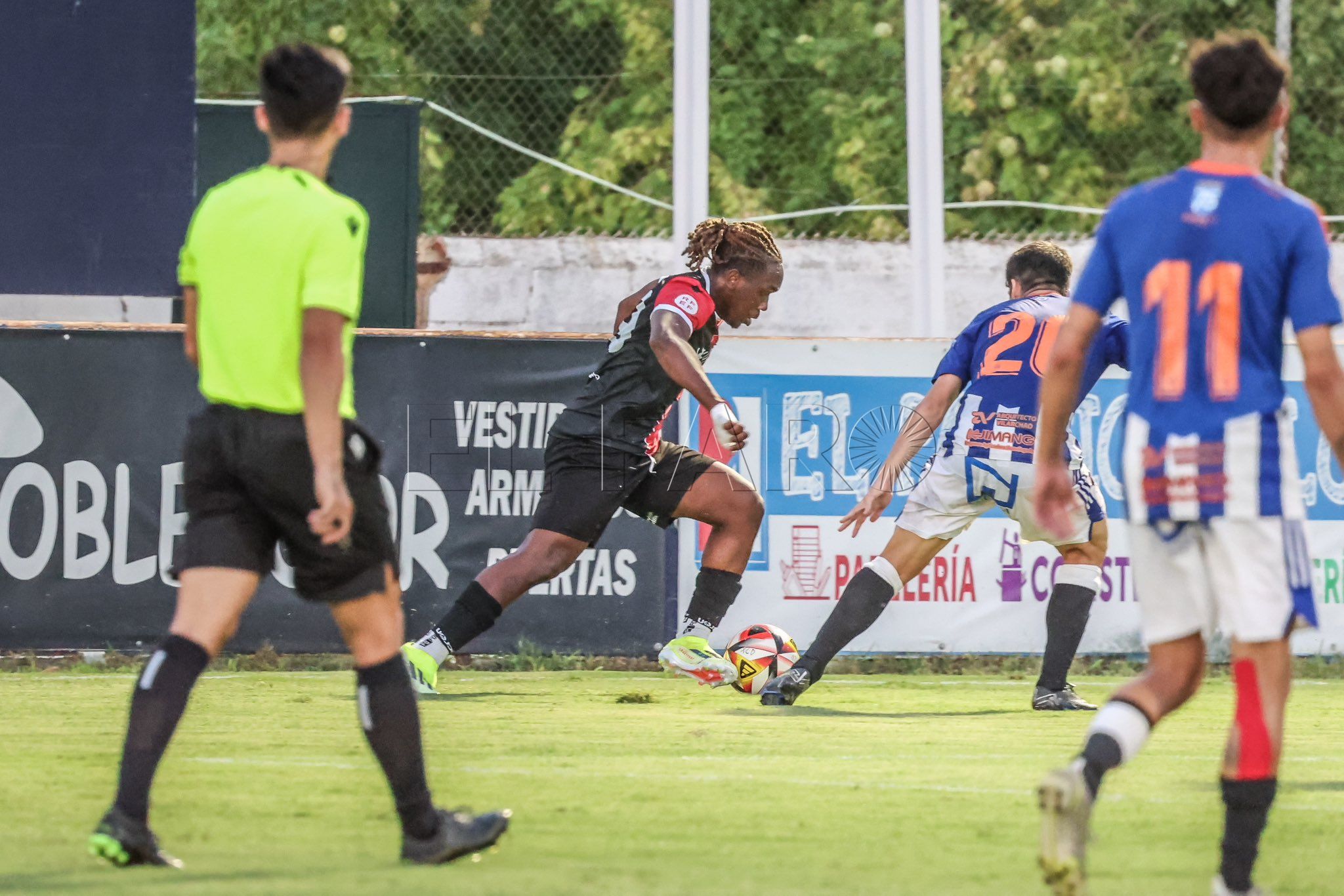 Eteky, a la espera de su visado en Camerún