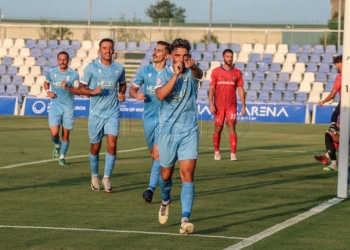 La UD Melilla rompe el partido en la segunda mitad