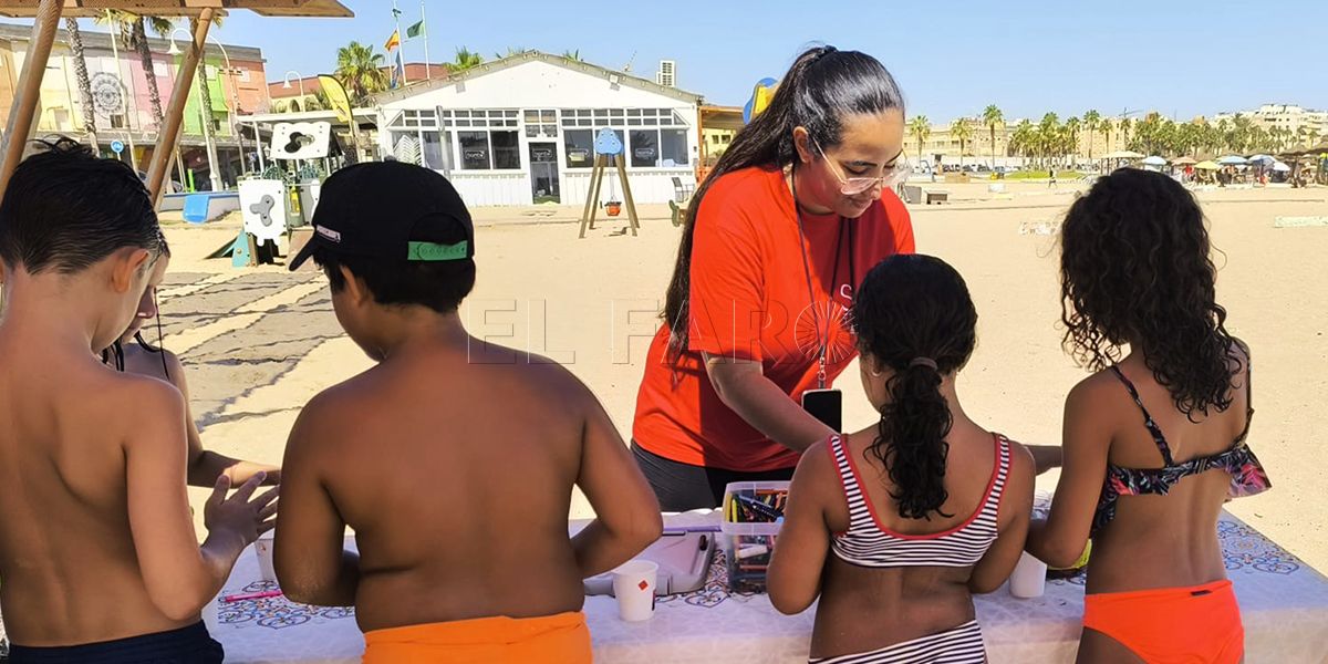 Sibila Teatro enseña las normativas de las playas a ritmo de juegos
