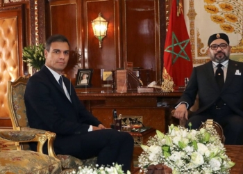 GRAF1960. RABAT, 19/11/2018.- El presidente del Gobierno español, Pedro Sánchez (i), y el rey Mohamed VI de Marruecos durante el encuentro mantenido hoy en el Palacio Real de Rabat. EFE/Ballesteros