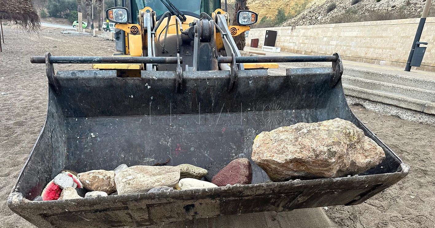La Ciudad Autónoma vuelve a limpiar la playa de Horcas Coloradas