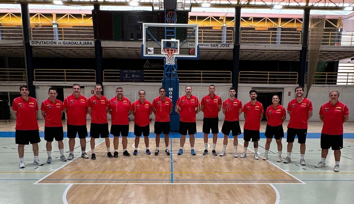 Paco del Pino, con la U14M de España