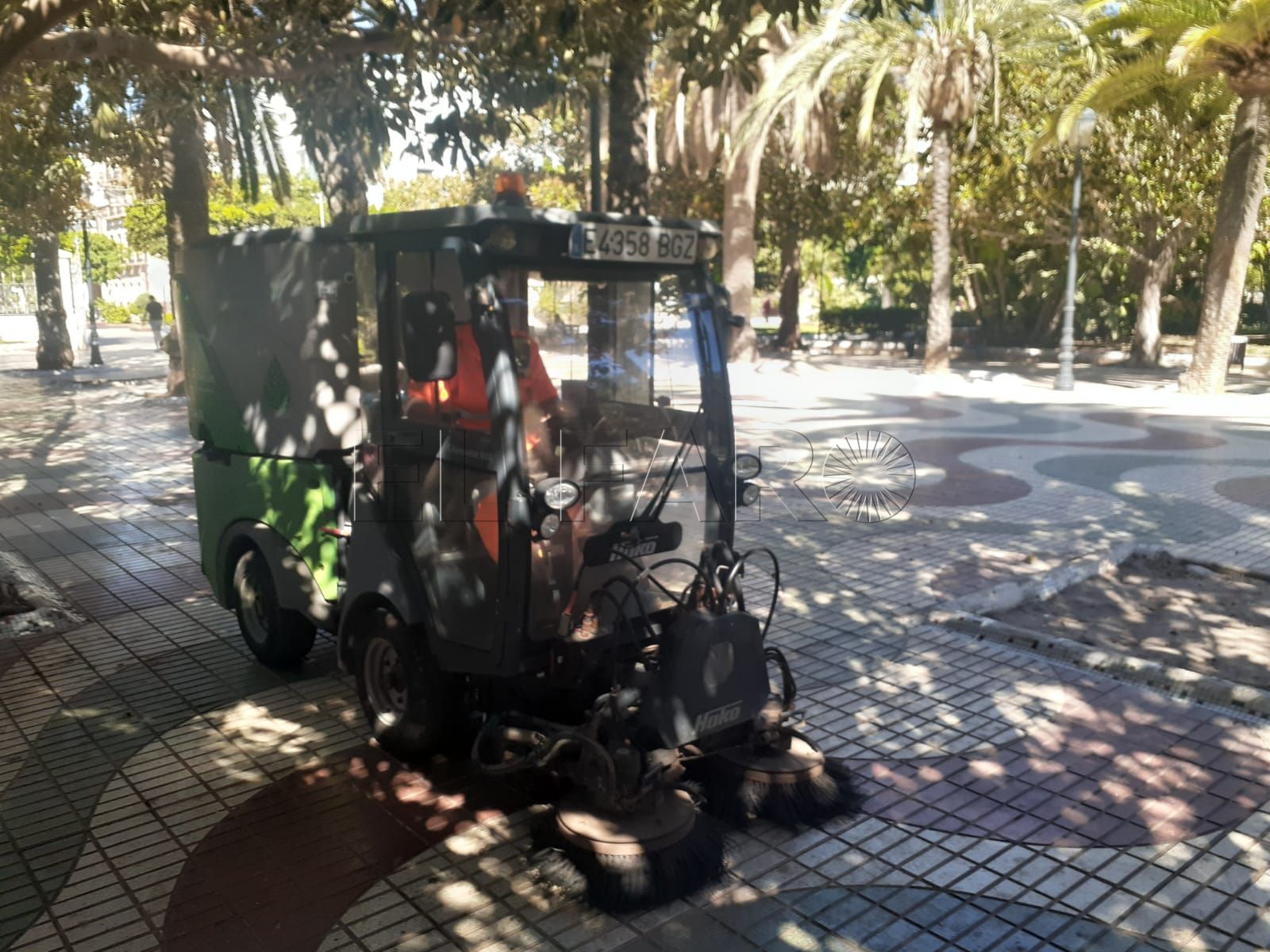 Empiezan las labores de limpieza exhaustiva del Parque Hernández