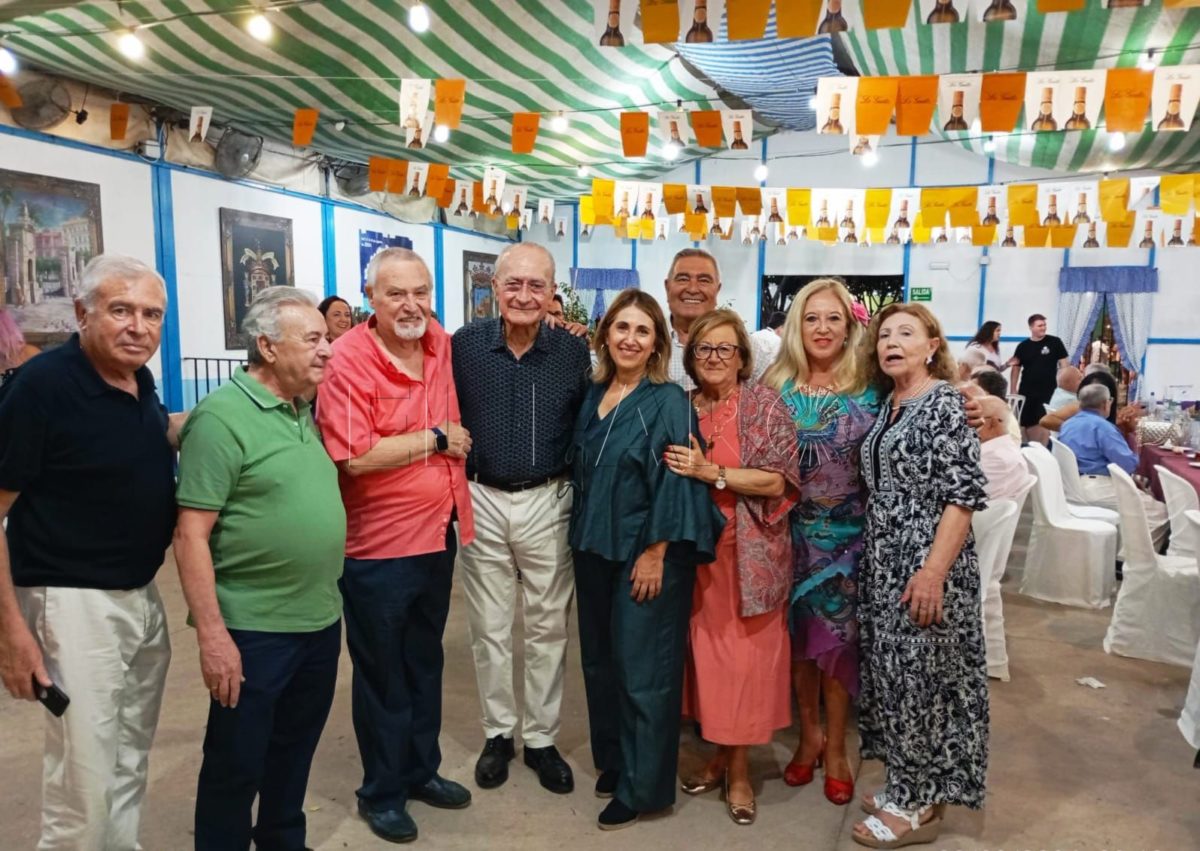 El alcalde de Málaga, invitado de excepción en la cena de socios de la Casa de Melilla en la ciudad andaluza