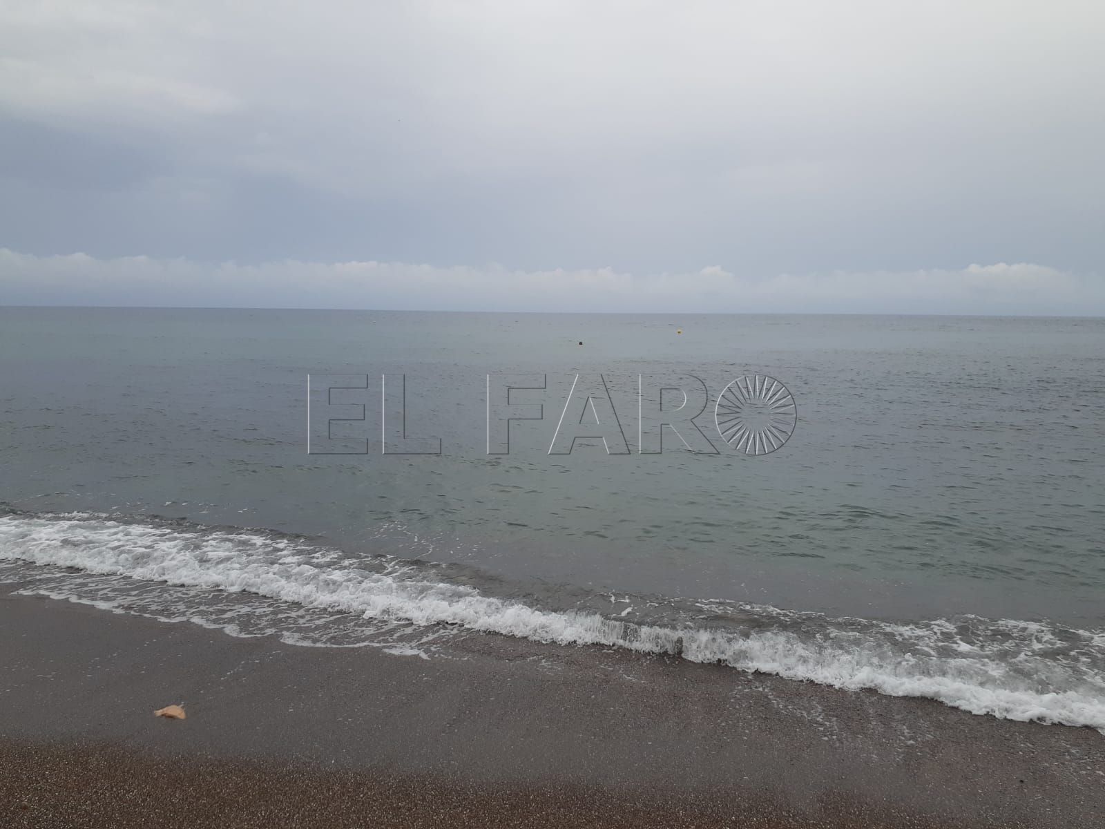 A muchos melillenses le gusta bañarse en Aguadú por la pureza de sus aguas