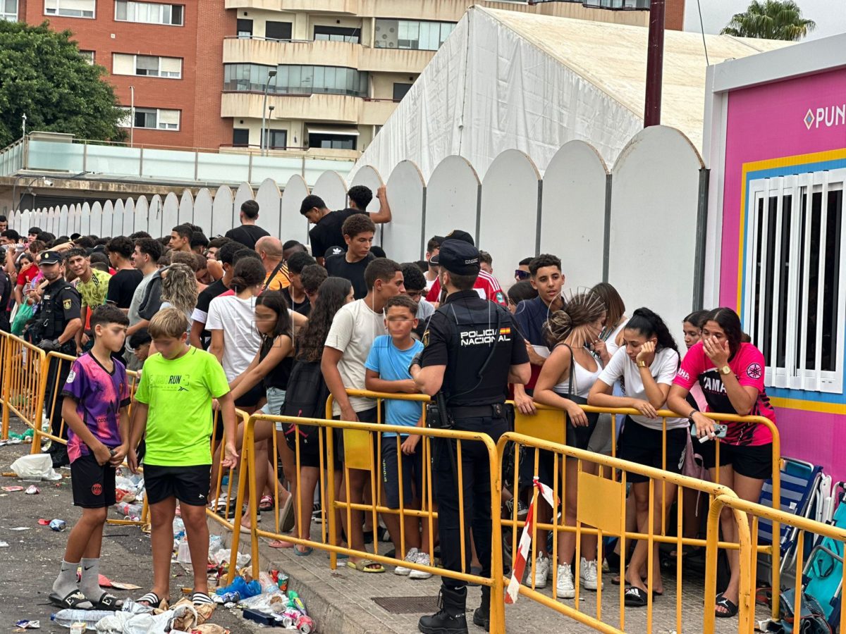 CpM denuncia "la falta de previsión" del Gobierno en la gestión de entradas de los conciertos de la Feria
