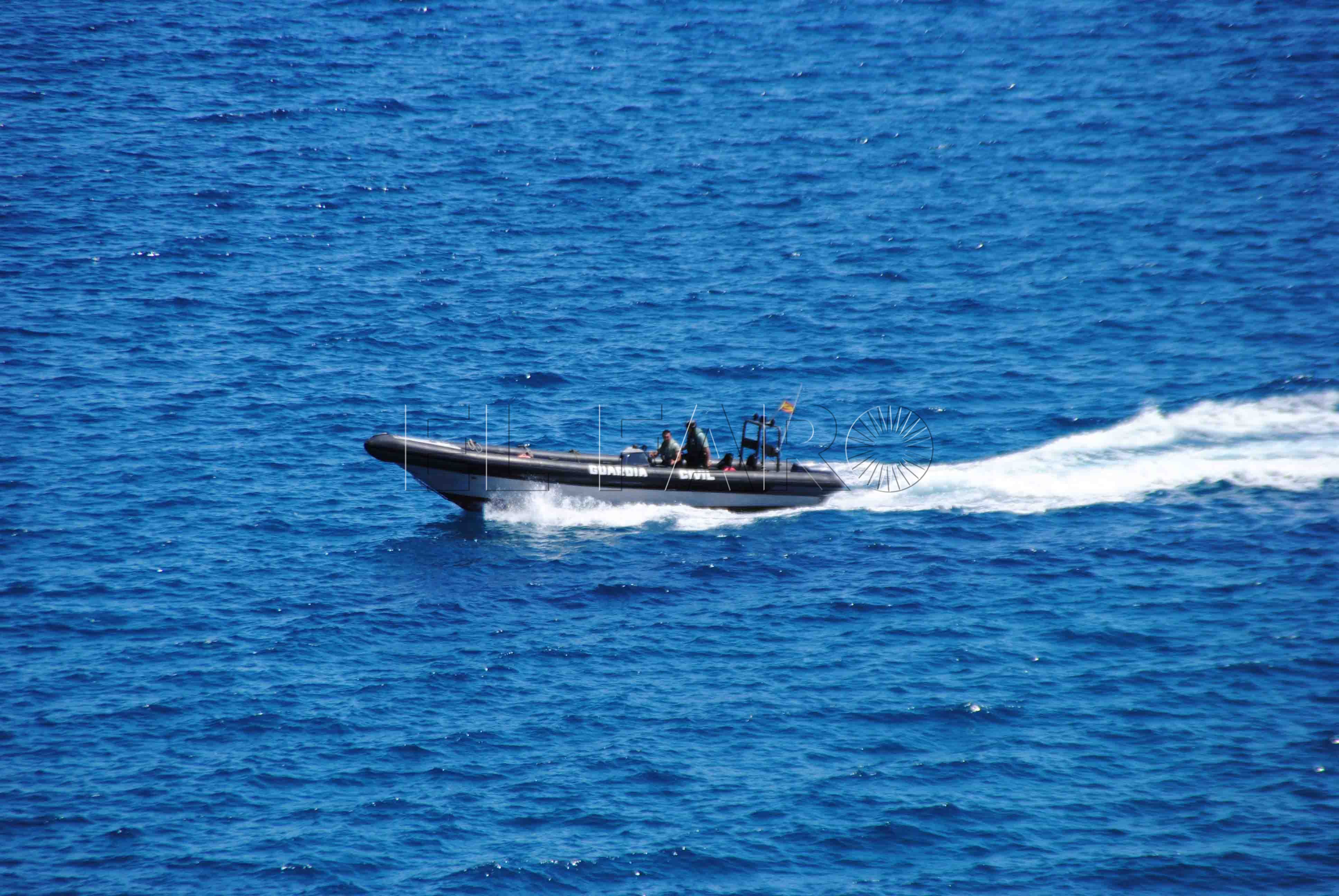 Guardias civiles interceptan decenas de entradas irregulares cada día
