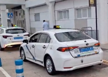 Menos trabajo para los taxistas este verano por la reducción del número de pasajeros en la OPE