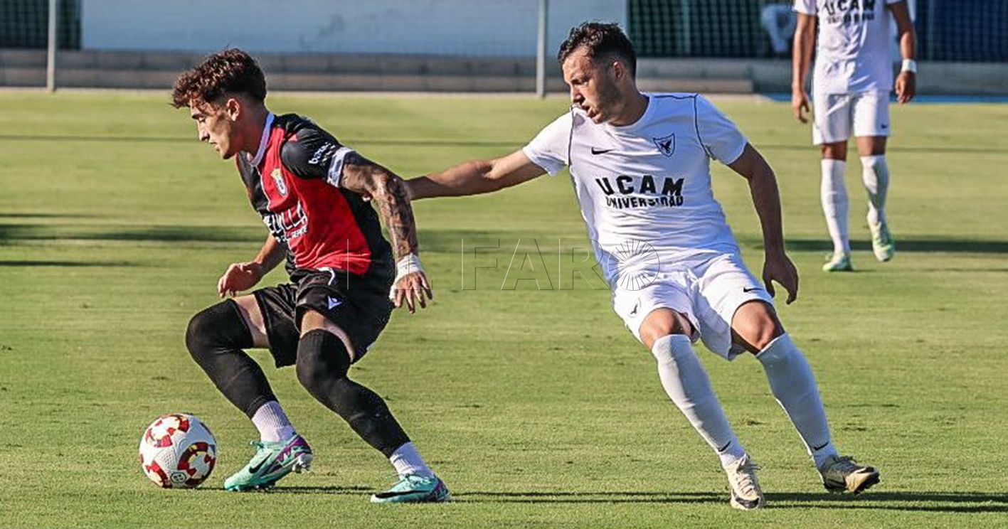 Todos juntos apoyando a la UD Melilla