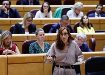 MADRID, 10/09/2024.-La ministra de Sanidad Mónica García, durante la sesión de control al Gobierno en el Senado, este martes en Madrid.-EFE/ Sergio Pérez