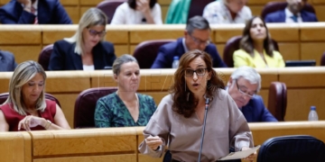 MADRID, 10/09/2024.-La ministra de Sanidad Mónica García, durante la sesión de control al Gobierno en el Senado, este martes en Madrid.-EFE/ Sergio Pérez