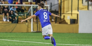 Ajenjo celebra el gol que, a la postre, daba el paso para la siguiente ronda.