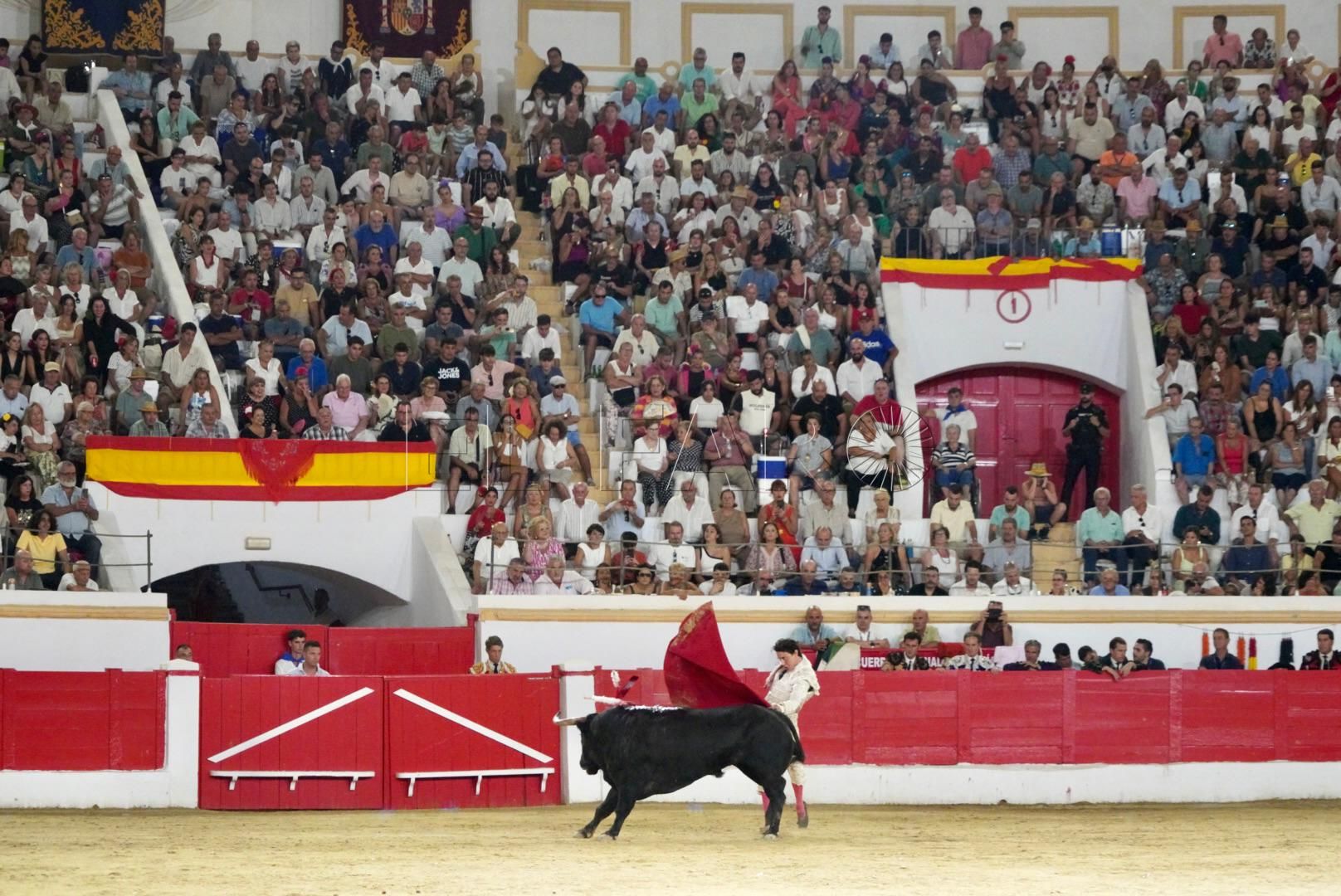 Melilla vive una buena tarde de toros
