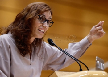 MADRID, 10/09/2024.-La ministra de Sanidad Mónica García, durante la sesión de control al Gobierno en el Senado, este martes en Madrid.-EFE/ Sergio Pérez