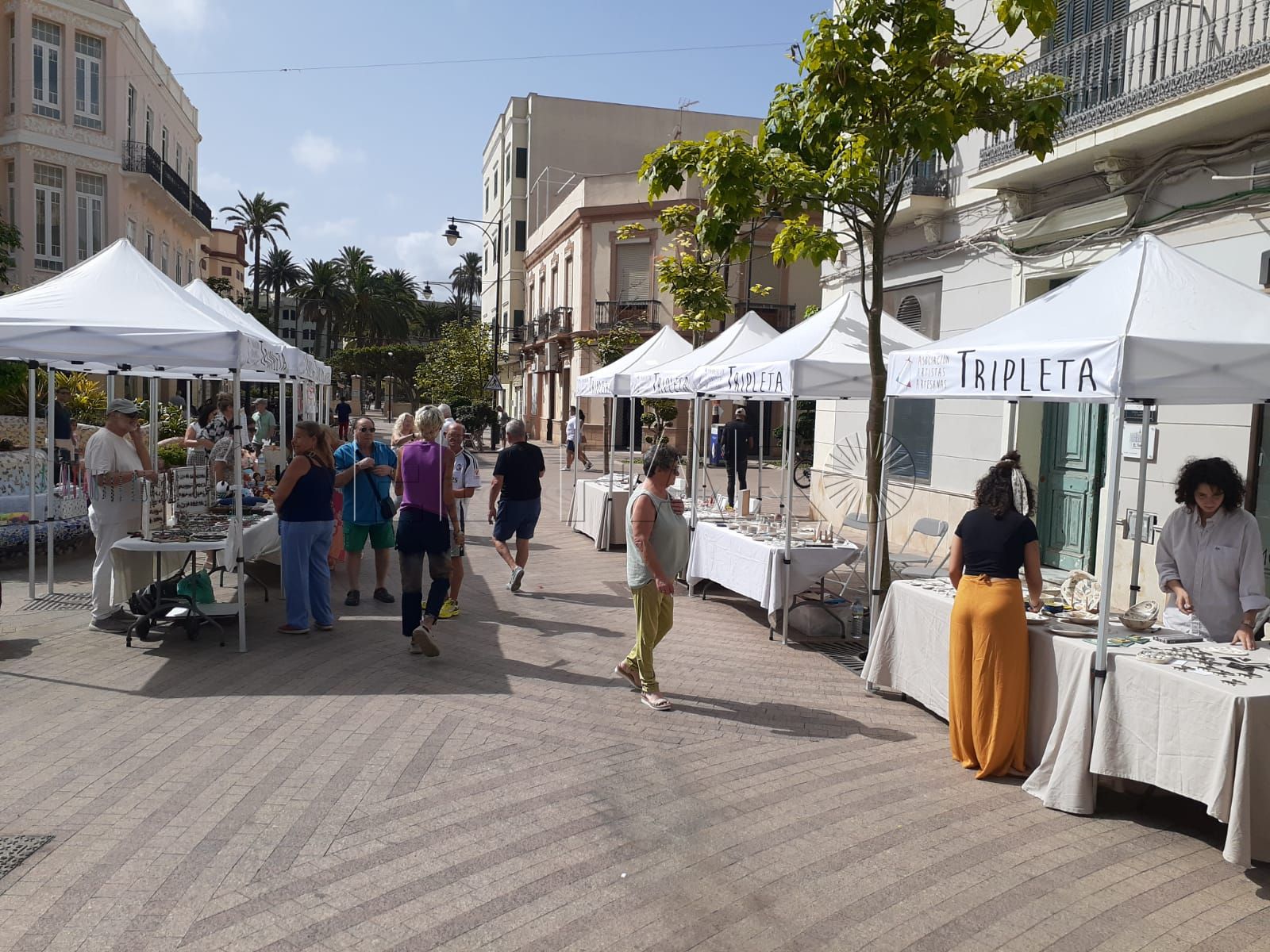 Los artesanos están muy satisfechos con las ventas del pasado domingo