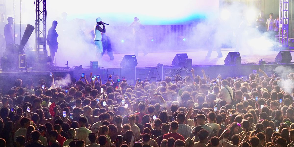 JC Reyes pone en pie a la Feria de Melilla